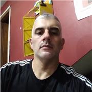 Profesor de Biología, química e inglés, imparte clases a estudiantes de bachillerato y materias básicas de química y biología a universitarios